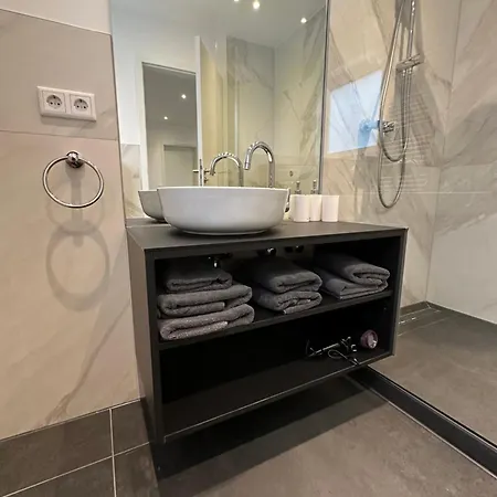 5-living Apartment